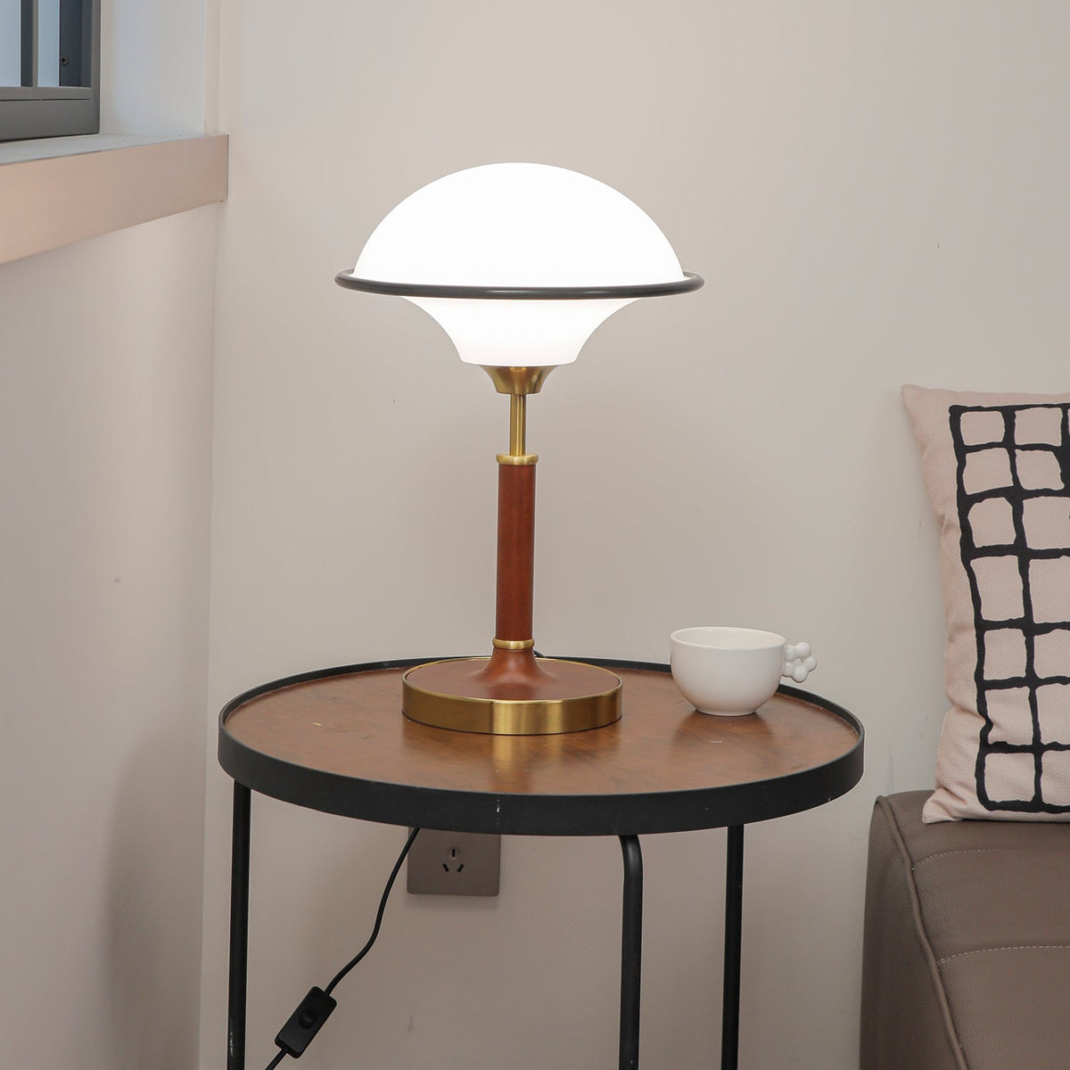 Solstic Tischlampe im Mid-Century-Stil aus Holz