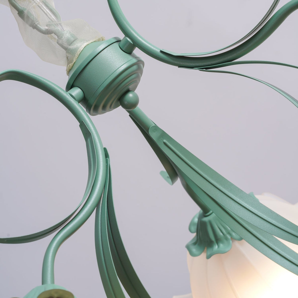 Evren Kronleuchter Blume mit Blütenblättern und Blättern