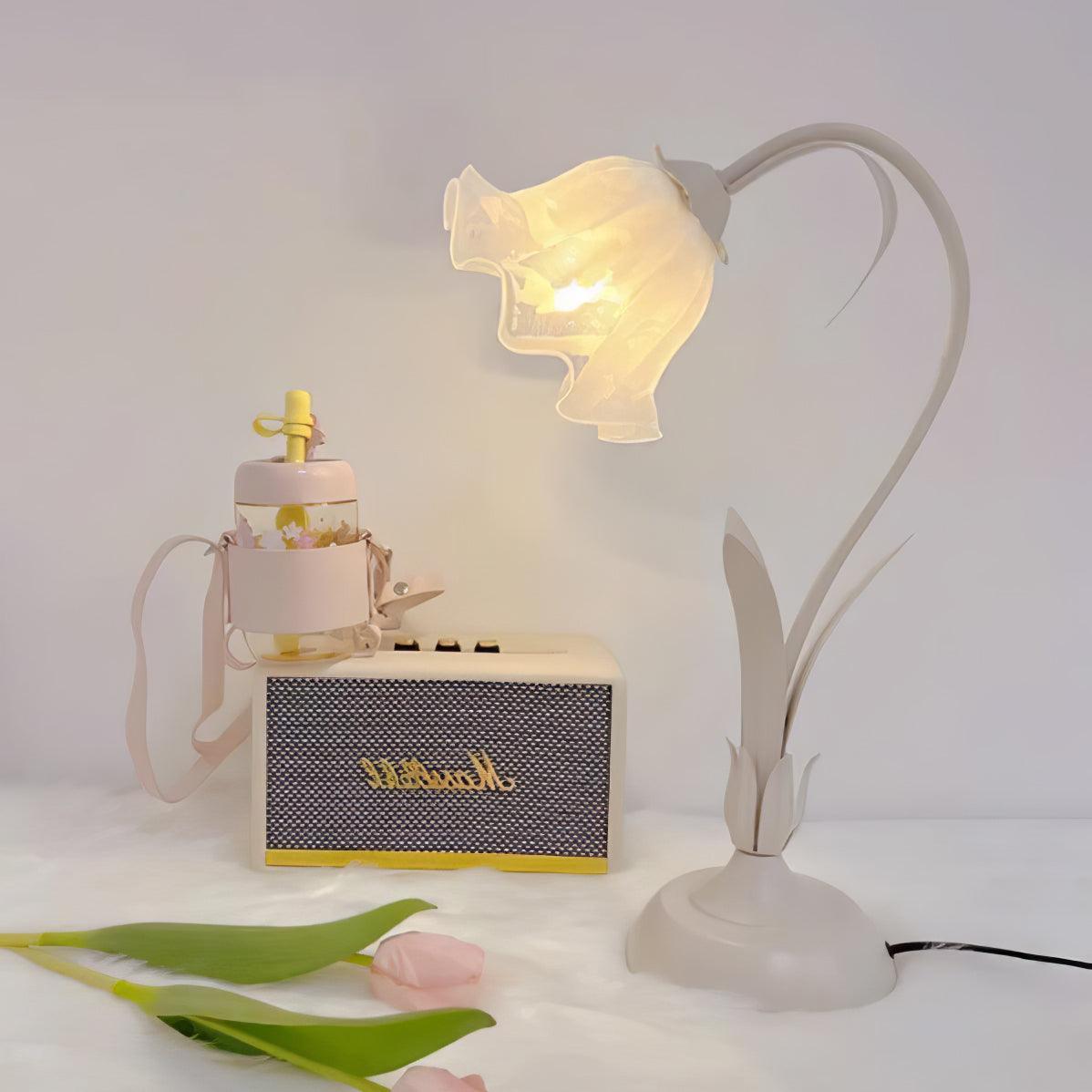 Zorien Acryl-Blumen-Tischlampe