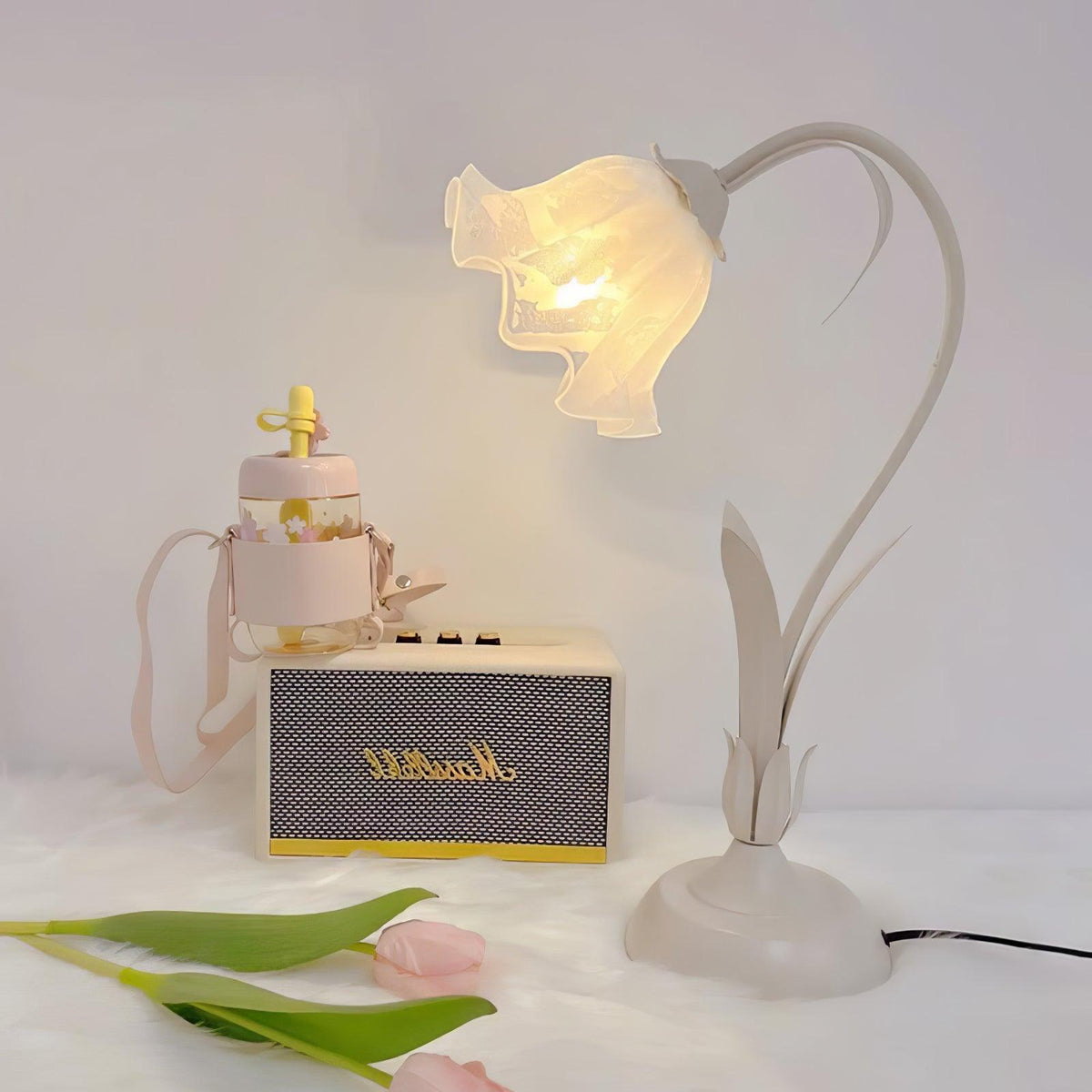 Zorien Acryl-Blumen-Tischlampe