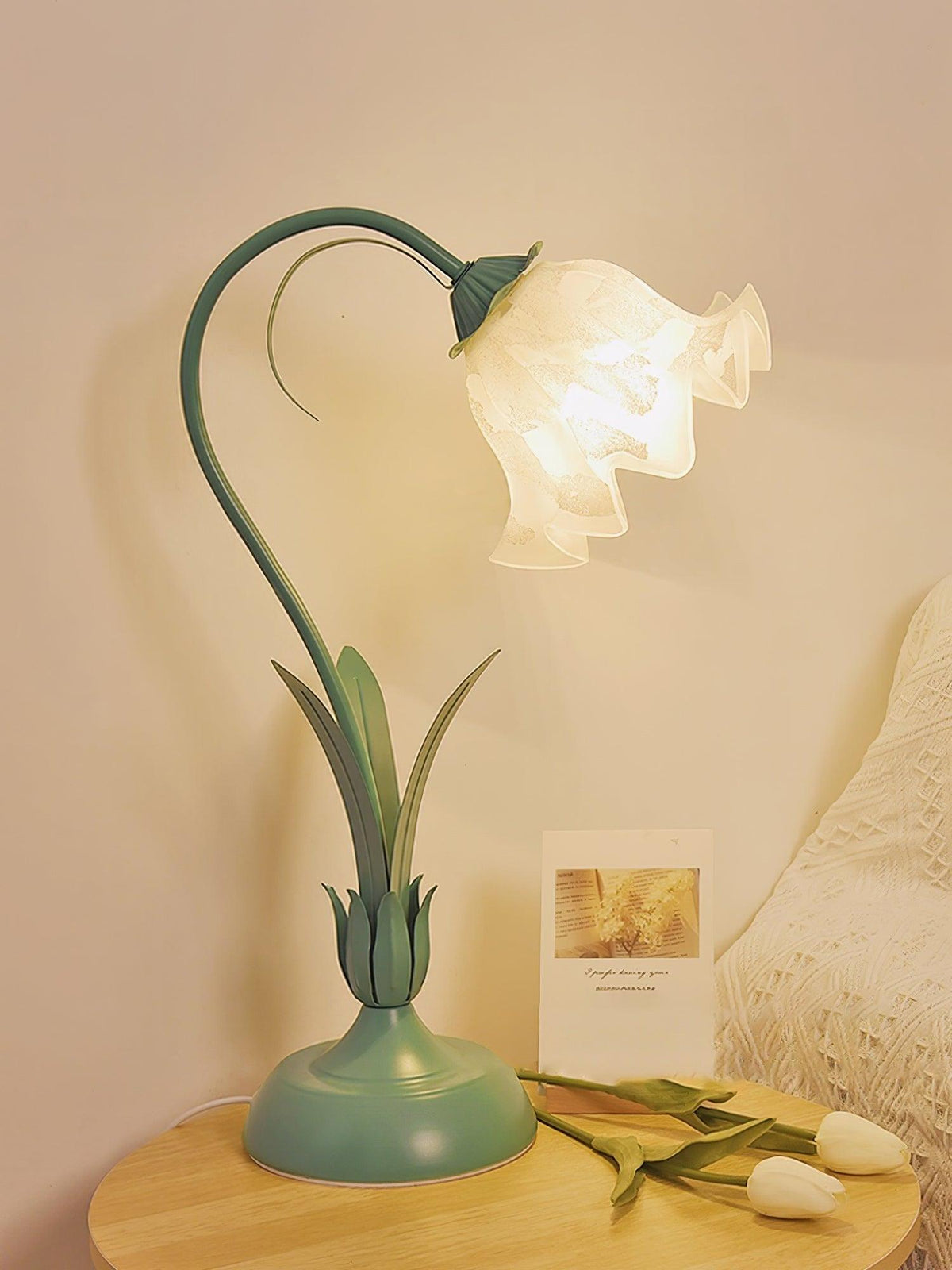Zorien Acryl-Blumen-Tischlampe