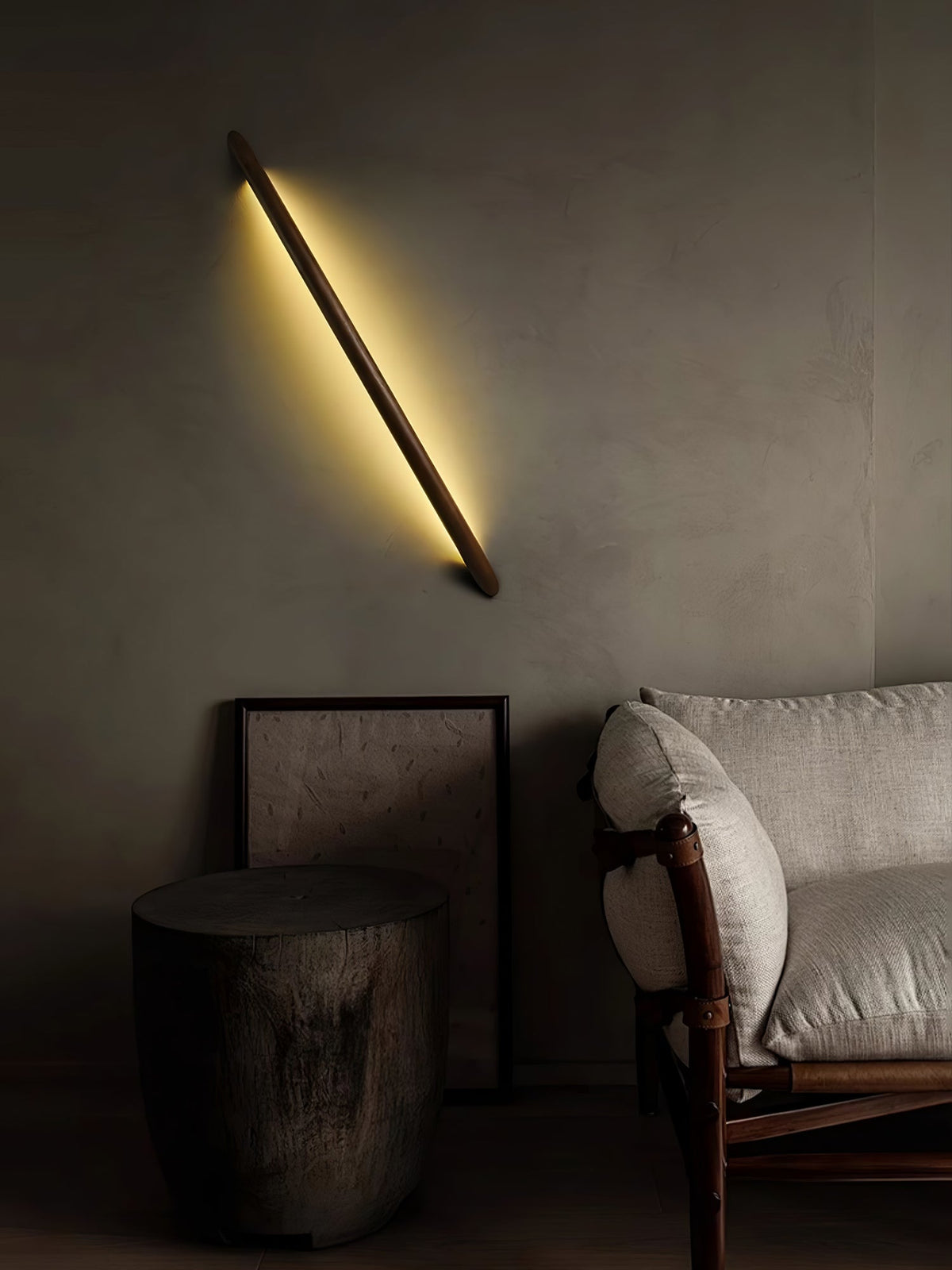 Evvinos zeitgenössische minimalistische lineare Holz-Wandleuchte
