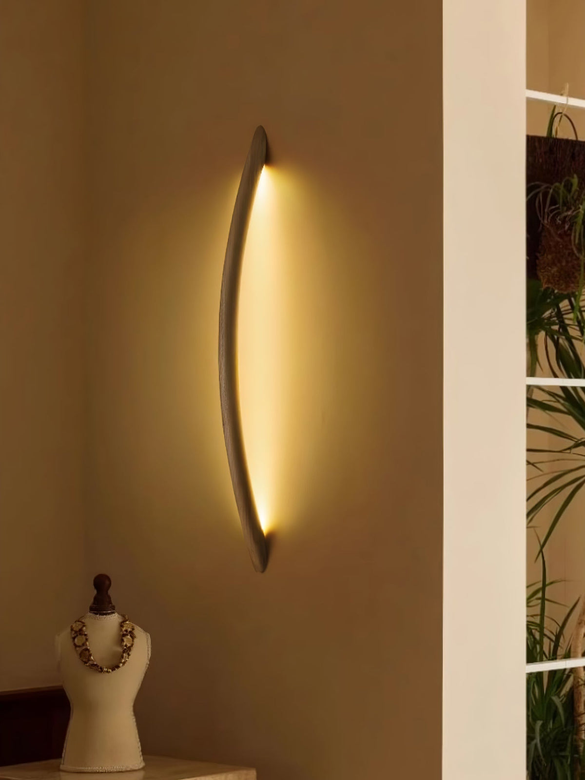 Evvinos zeitgenössische minimalistische lineare Holz-Wandleuchte