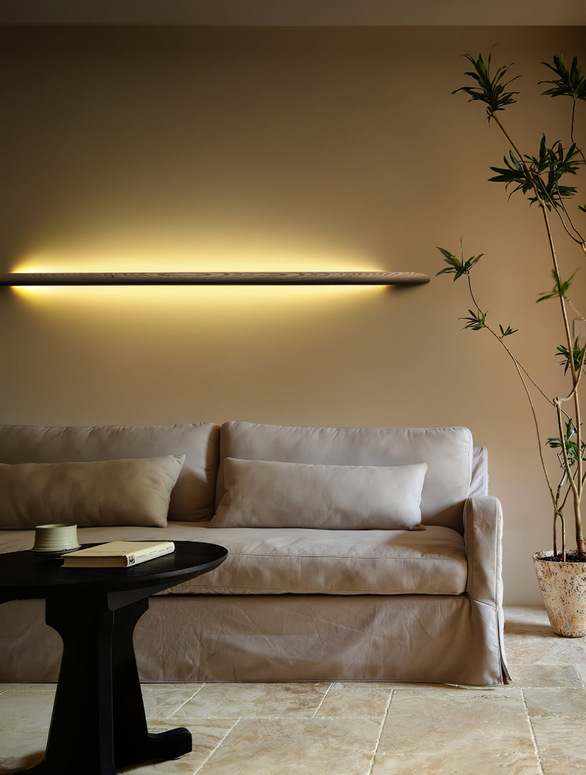 Evvinos zeitgenössische minimalistische lineare Holz-Wandleuchte