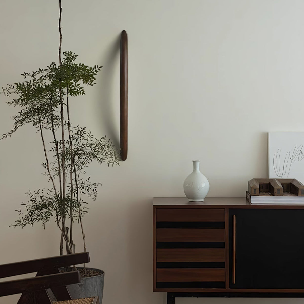 Evvinos zeitgenössische minimalistische lineare Holz-Wandleuchte