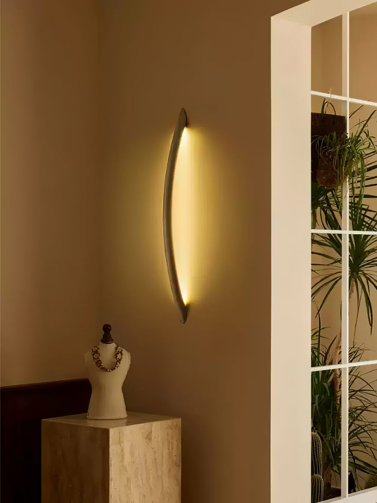 Evvinos zeitgenössische minimalistische lineare Holz-Wandleuchte