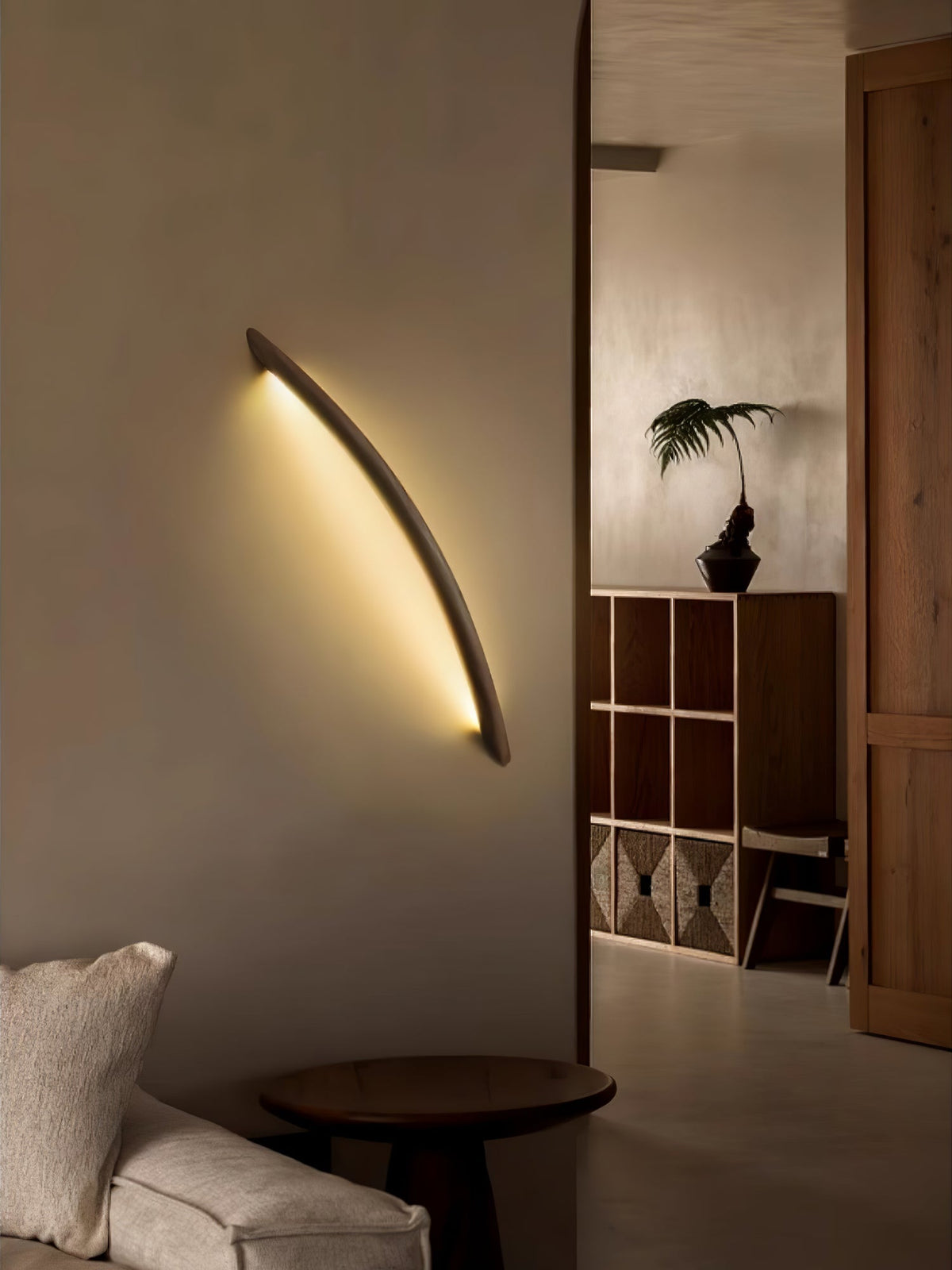 Evvinos zeitgenössische minimalistische lineare Holz-Wandleuchte