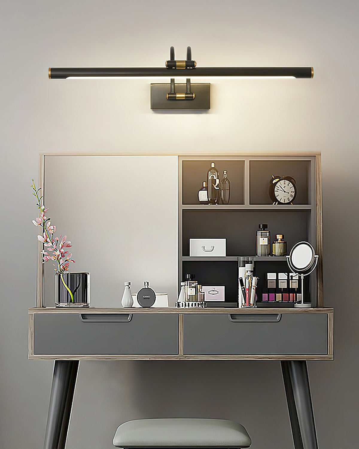 Solarielle Linear Wandleuchte aus Messing für das Waschtischbecken