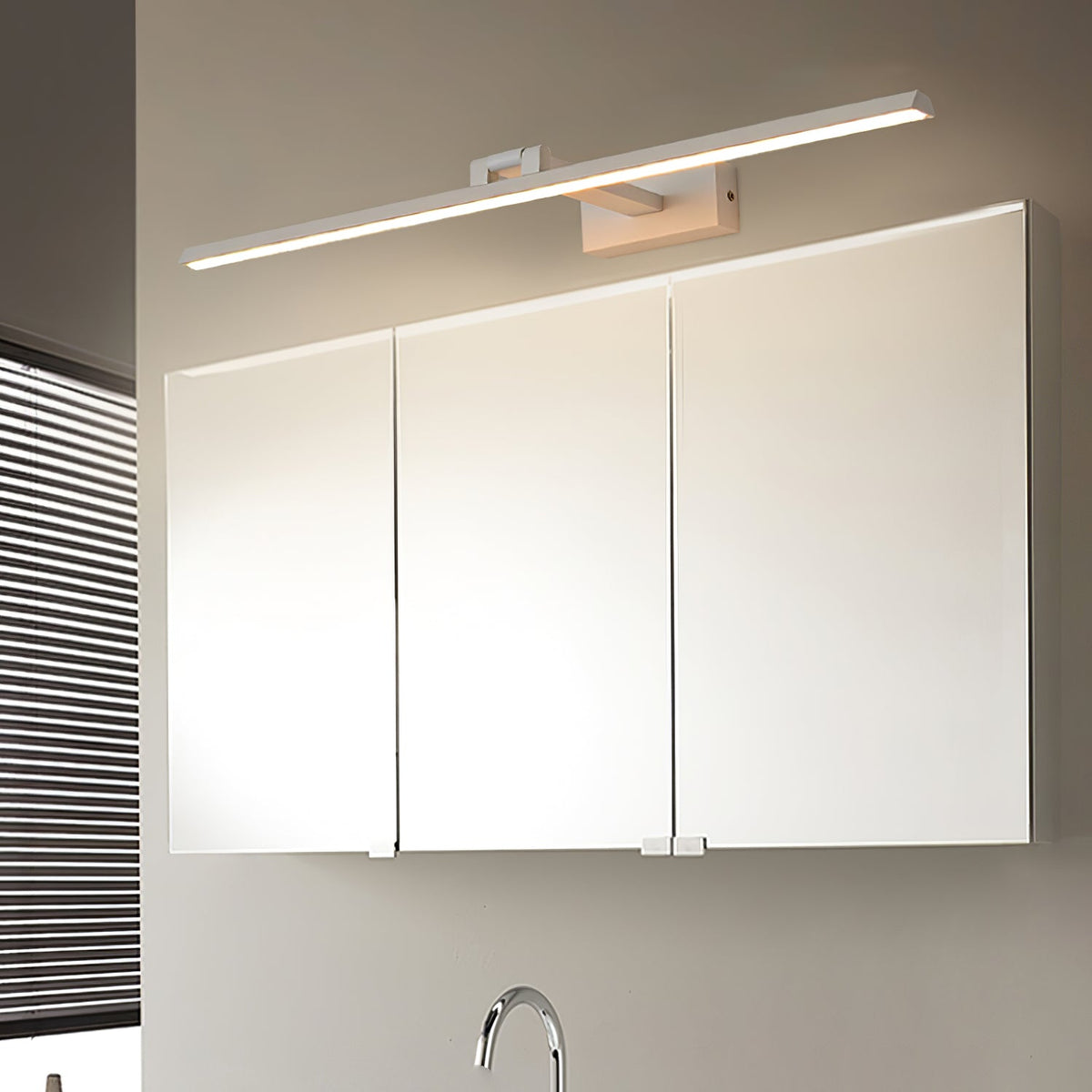 Lineare moderne minimalistische Wandleuchte für das Badezimmer