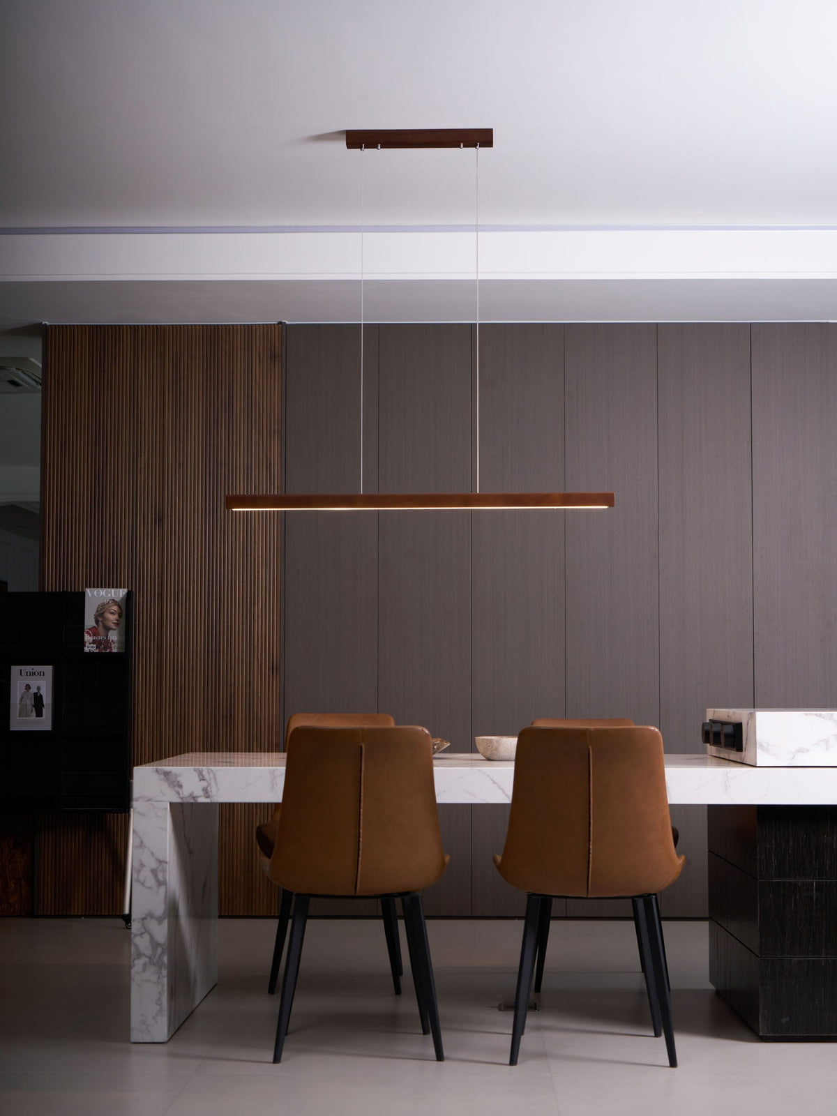 Rinalina lineare minimalistische Pendelleuchte aus Holz in Holz