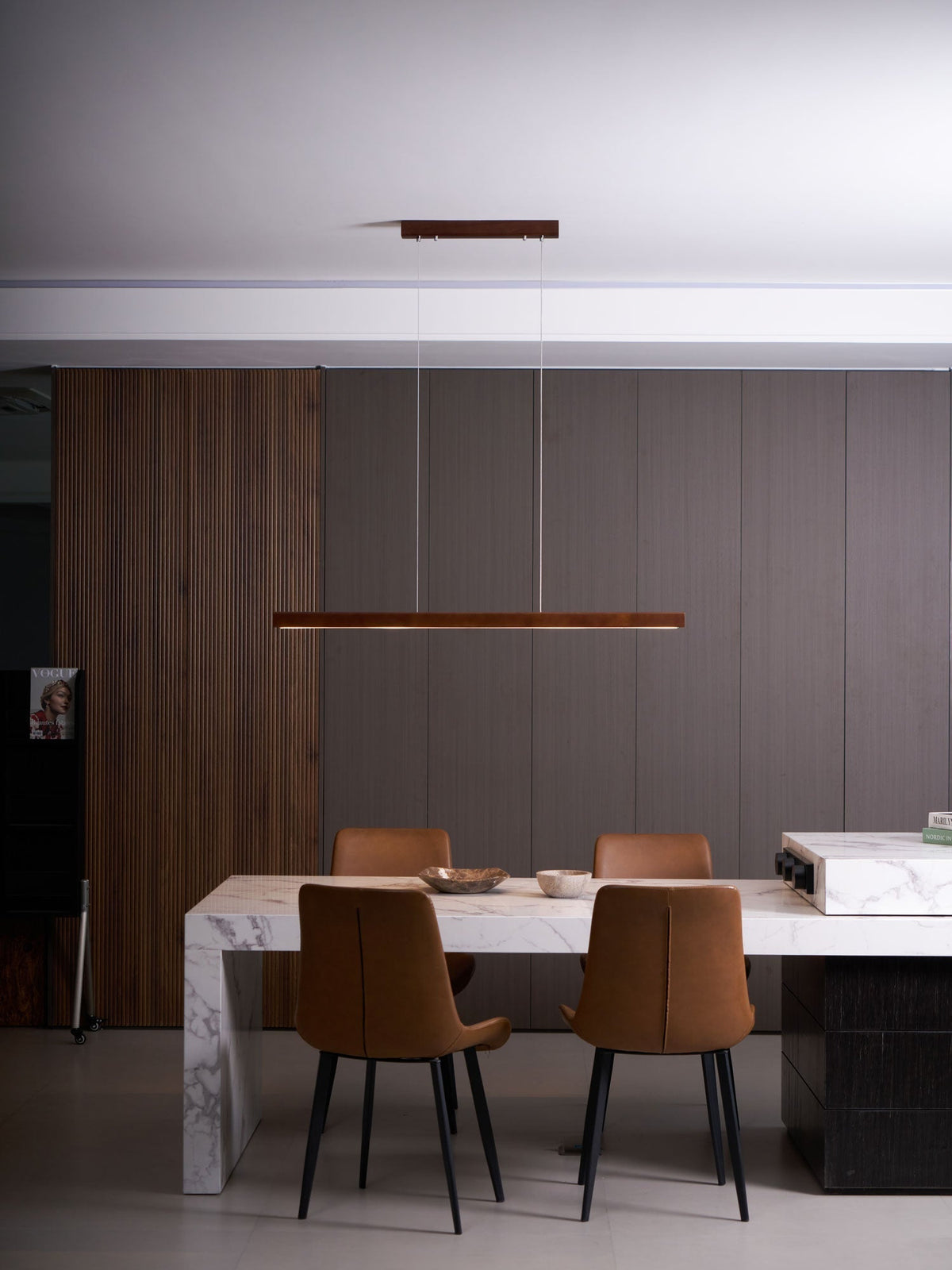 Rinalina lineare minimalistische Pendelleuchte aus Holz in Holz
