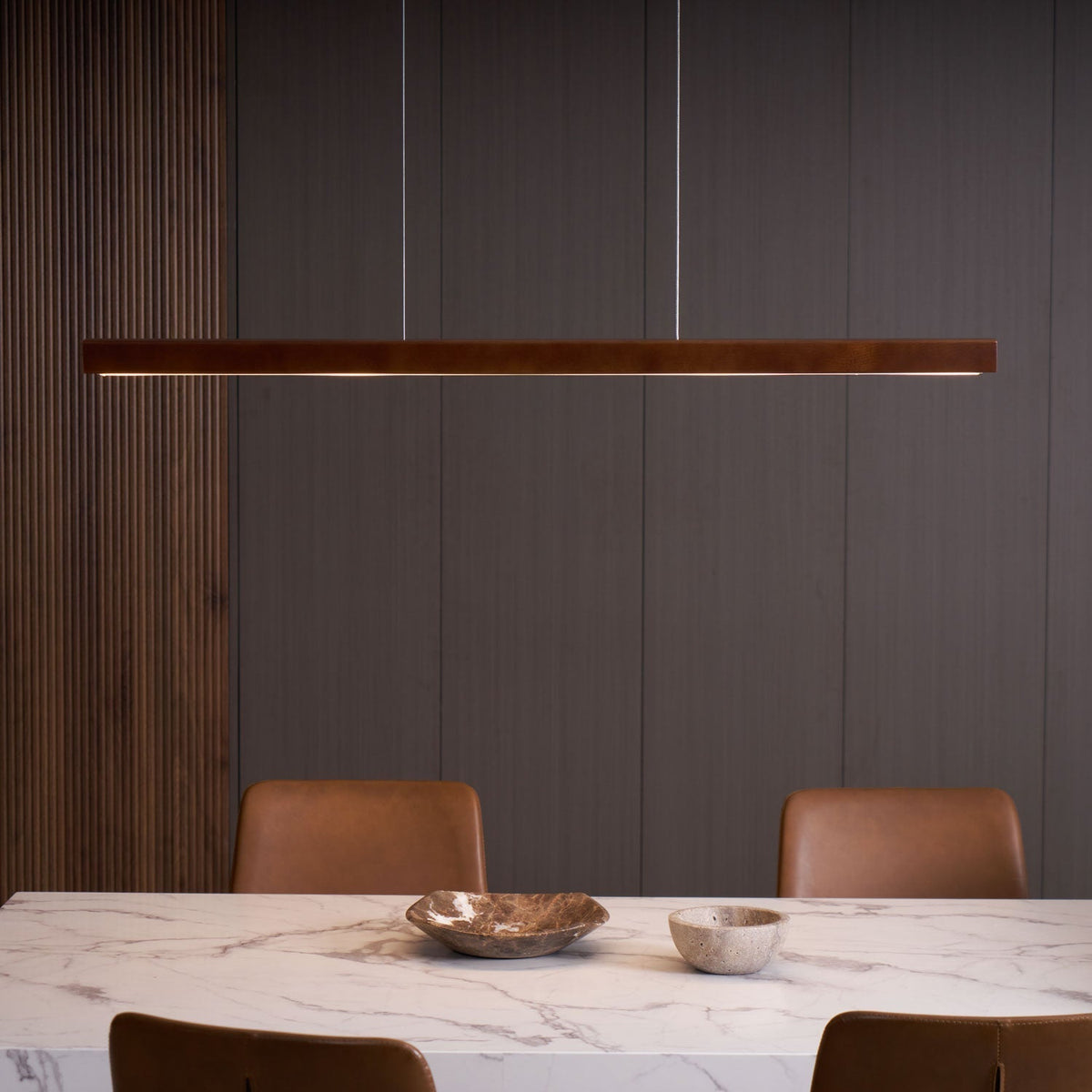 Rinalina lineare minimalistische Pendelleuchte aus Holz in Holz