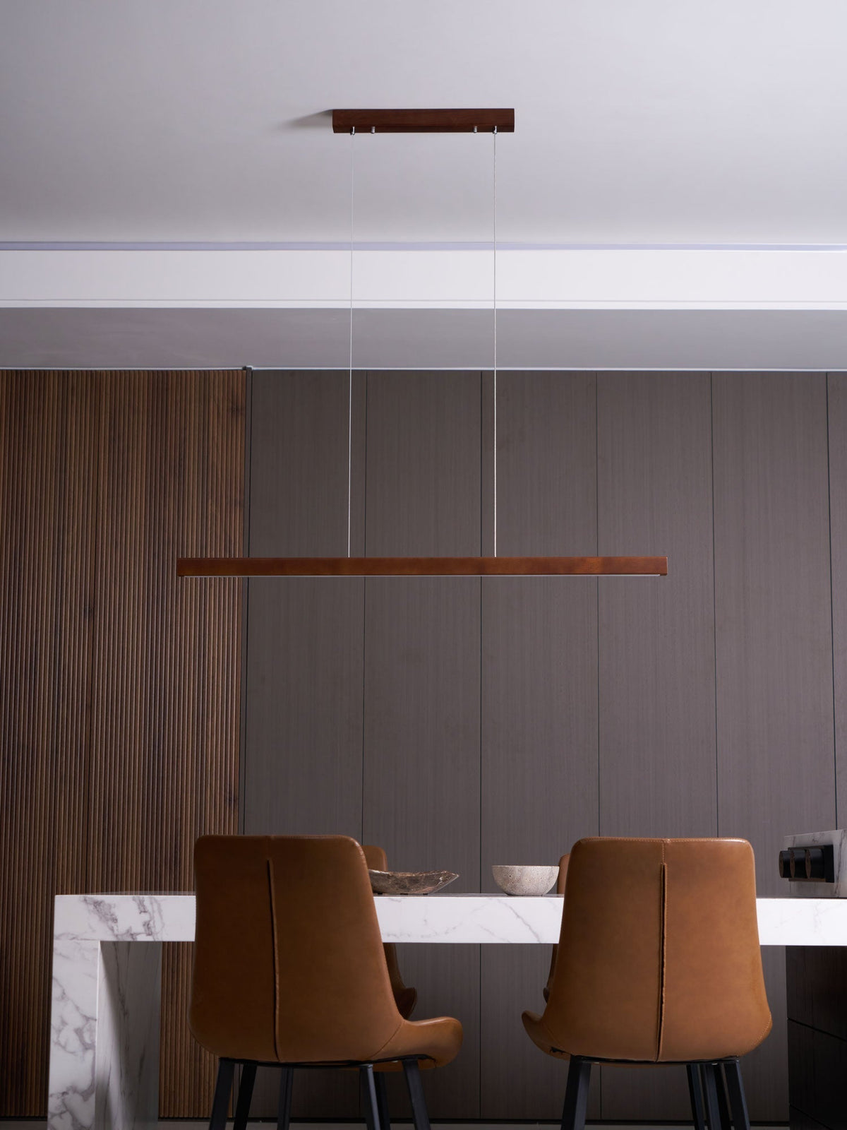 Rinalina lineare minimalistische Pendelleuchte aus Holz in Holz
