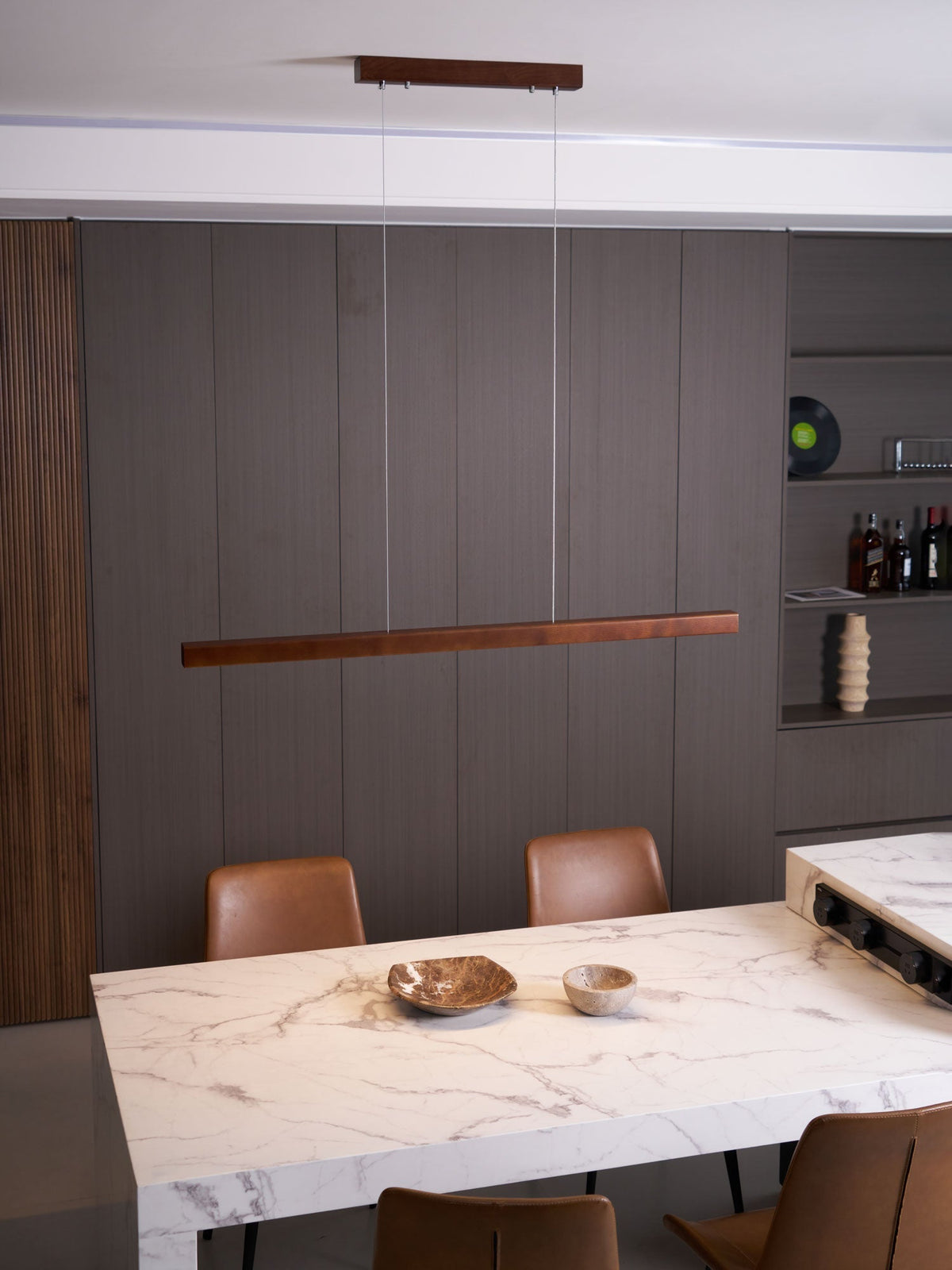 Rinalina lineare minimalistische Pendelleuchte aus Holz in Holz