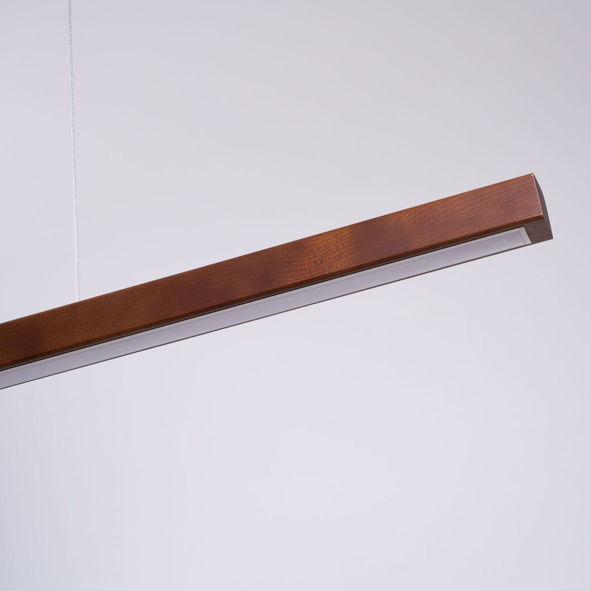 Rinalina lineare minimalistische Pendelleuchte aus Holz in Holz