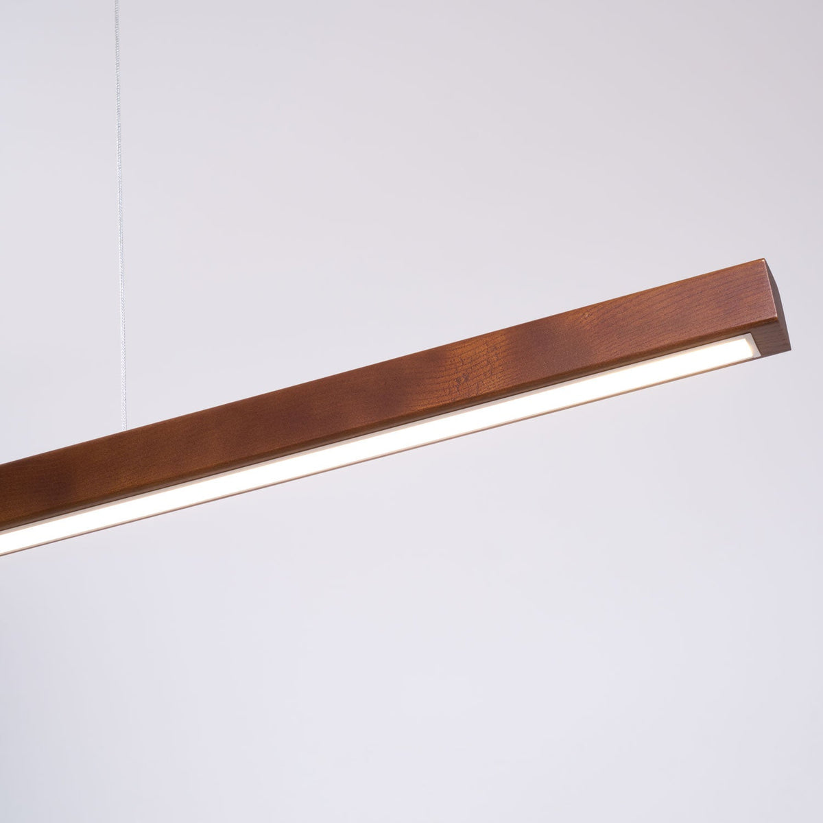 Rinalina lineare minimalistische Pendelleuchte aus Holz in Holz