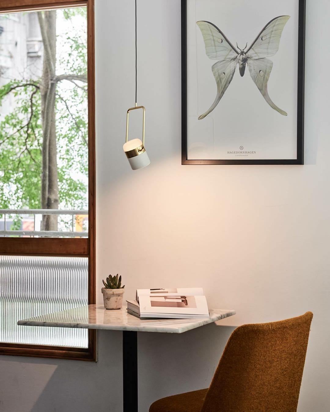 Lirael Pendelleuchte verstellbar aus Glas mit Messing