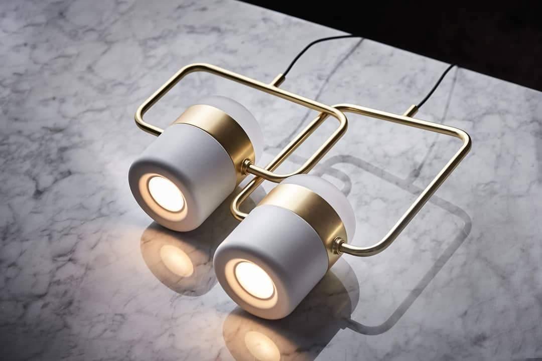 Lirael Pendelleuchte verstellbar aus Glas mit Messing