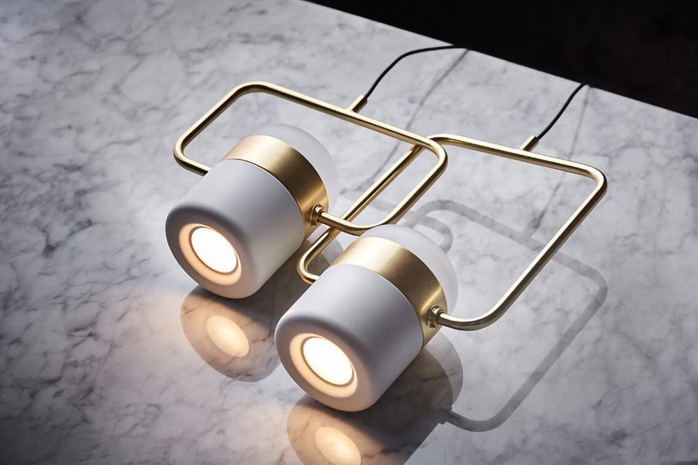 Lirael Pendelleuchte verstellbar aus Glas mit Messing