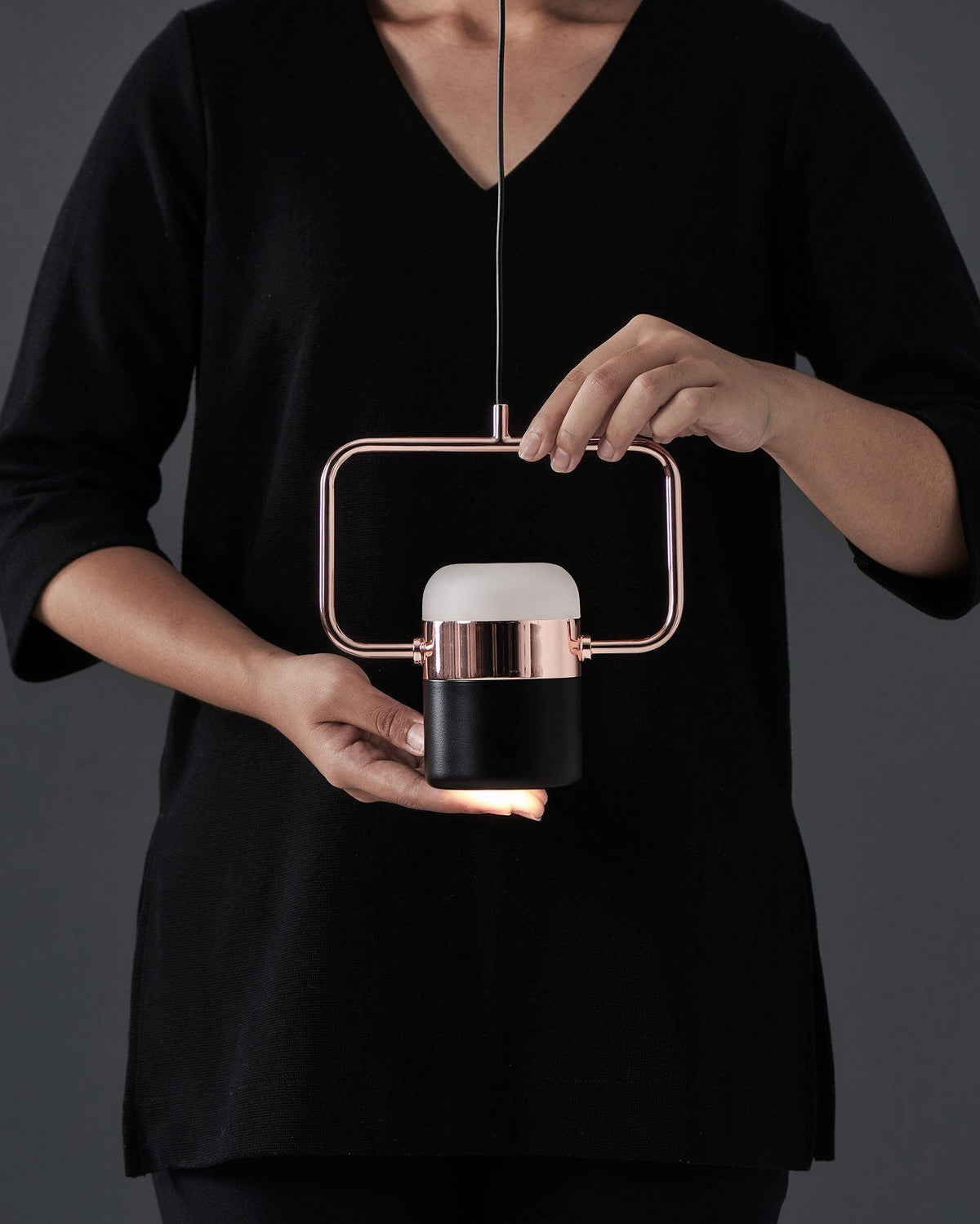 Lirael Pendelleuchte verstellbar aus Glas mit Messing