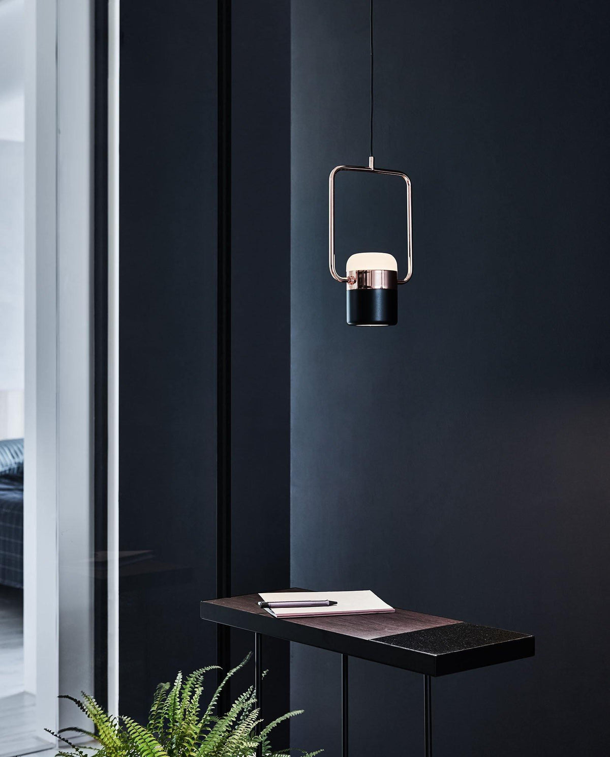 Lirael Pendelleuchte verstellbar aus Glas mit Messing