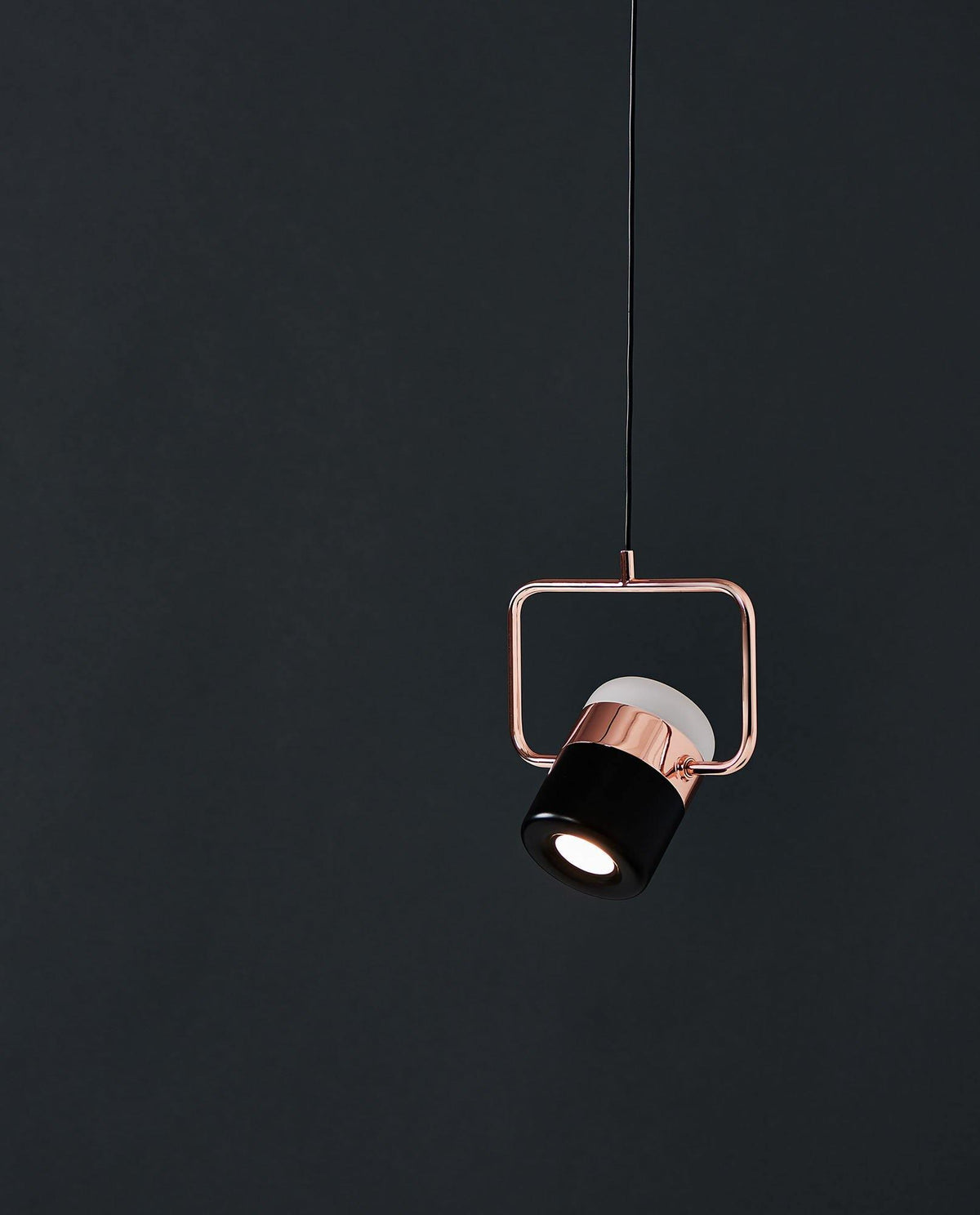 Lirael Pendelleuchte verstellbar aus Glas mit Messing