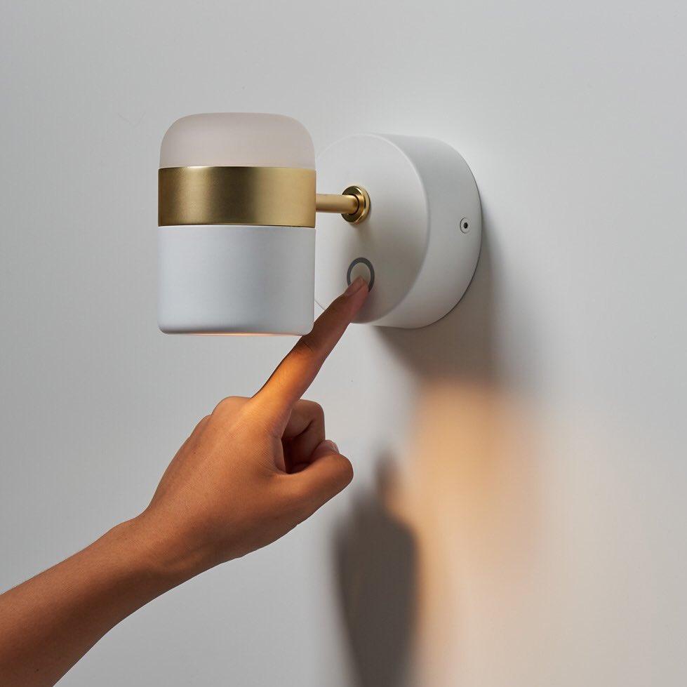 Liorinora Wandleuchte aus Schwarzem Glas mit verstellbarem Lampenschirm