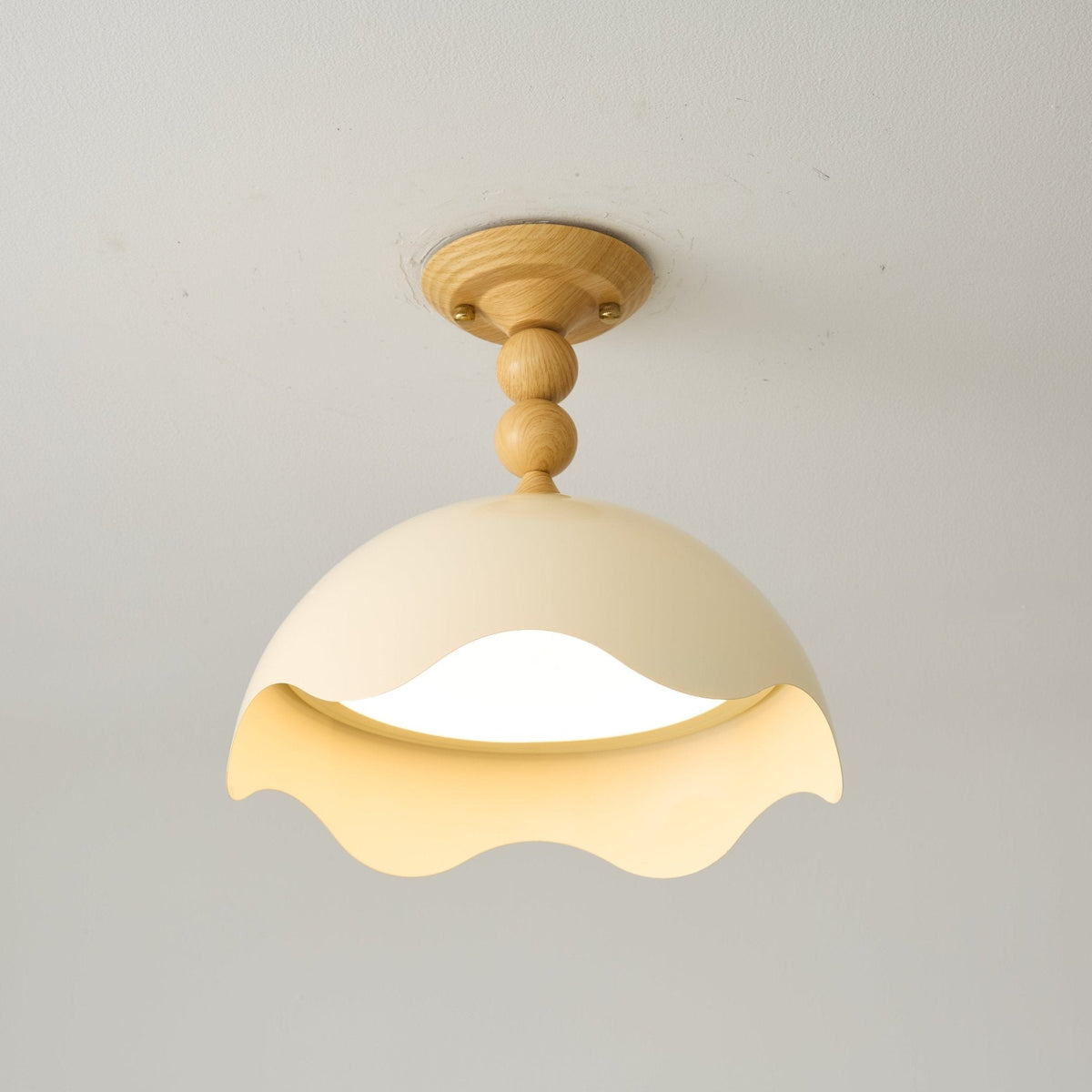 Noriraine Deckenleuchte mit geschwungenem Rand und Beige