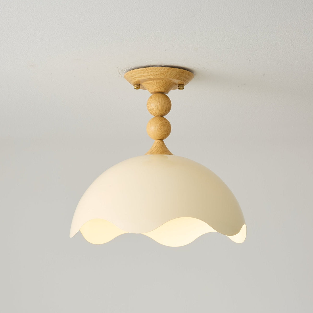 Noriraine Deckenleuchte mit geschwungenem Rand und Beige