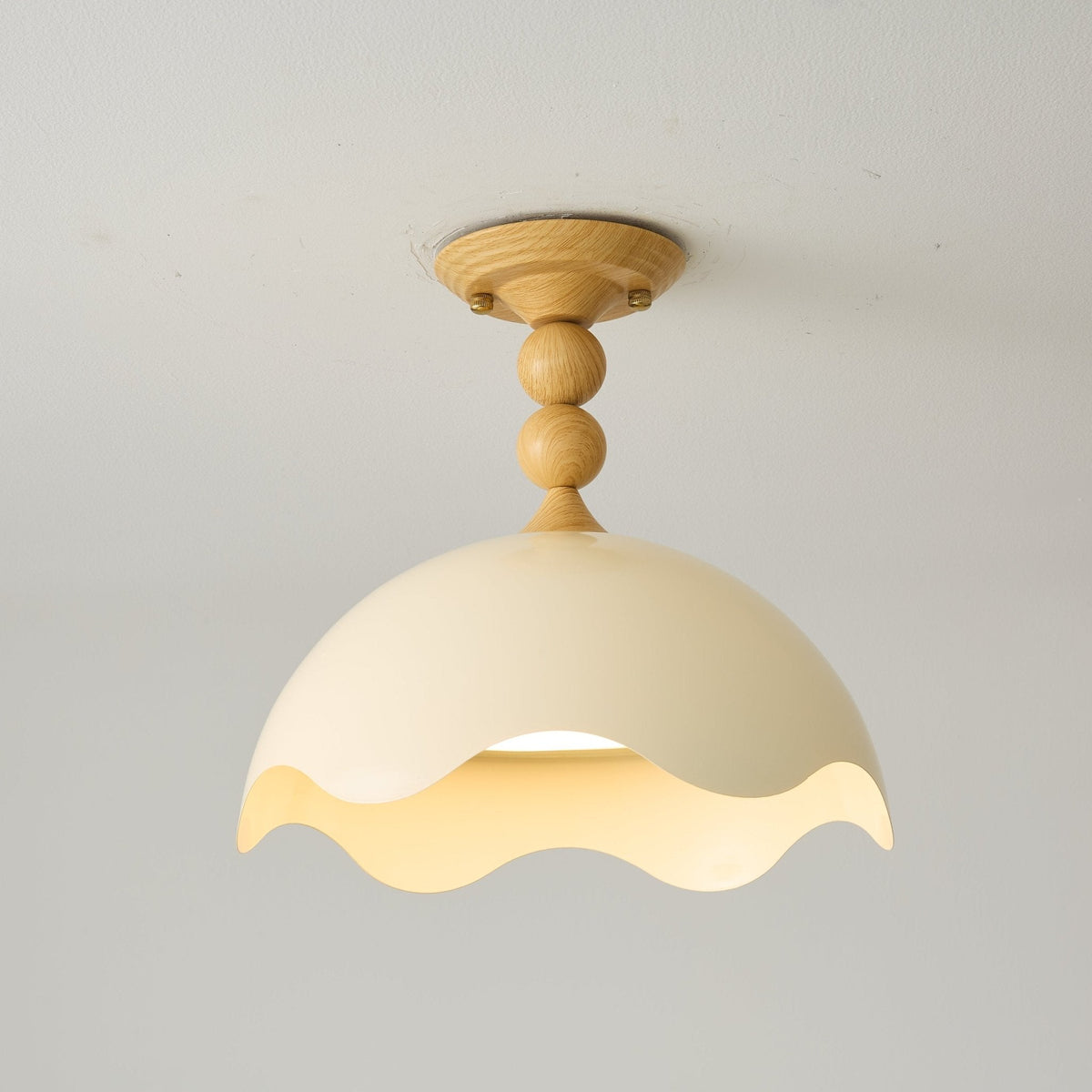 Noriraine Deckenleuchte mit geschwungenem Rand und Beige
