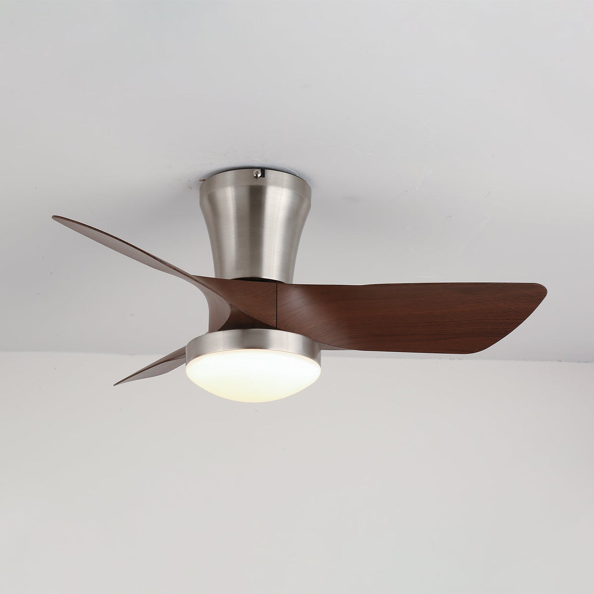 Trivon Deckenventilator mit Beleuchtung aus Holz