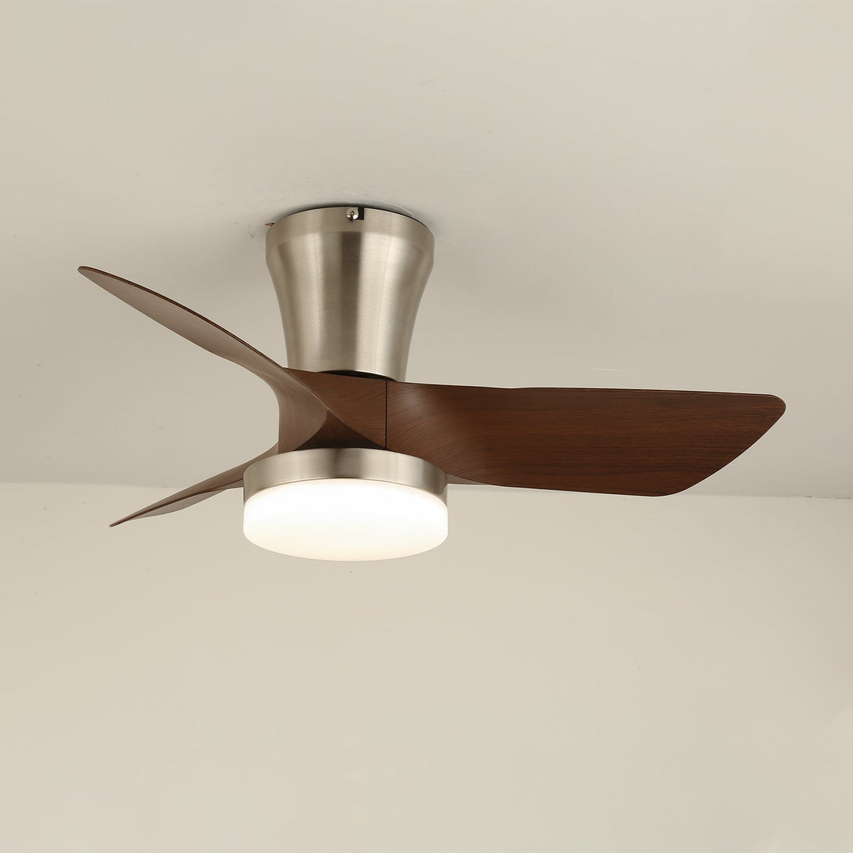 Trivon Deckenventilator mit Beleuchtung aus Holz