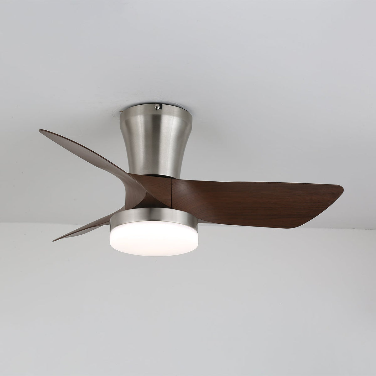 Trivon Deckenventilator mit Beleuchtung aus Holz