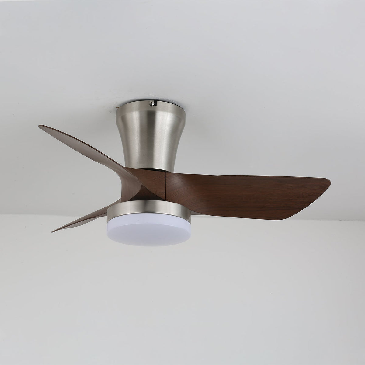 Trivon Deckenventilator mit Beleuchtung aus Holz