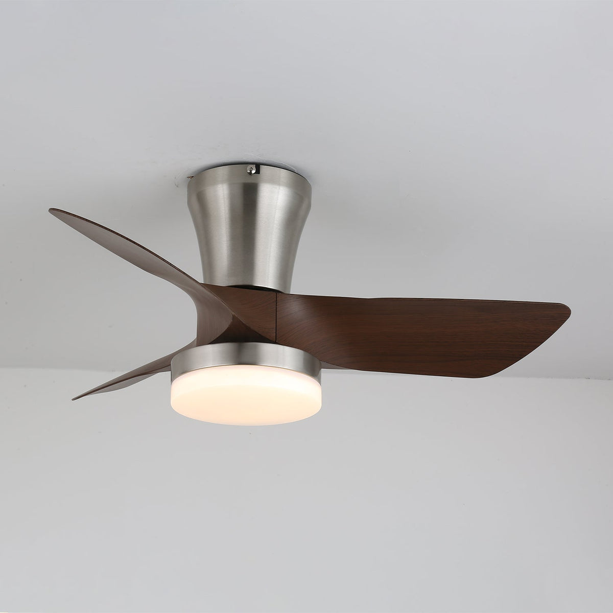 Trivon Deckenventilator mit Beleuchtung aus Holz