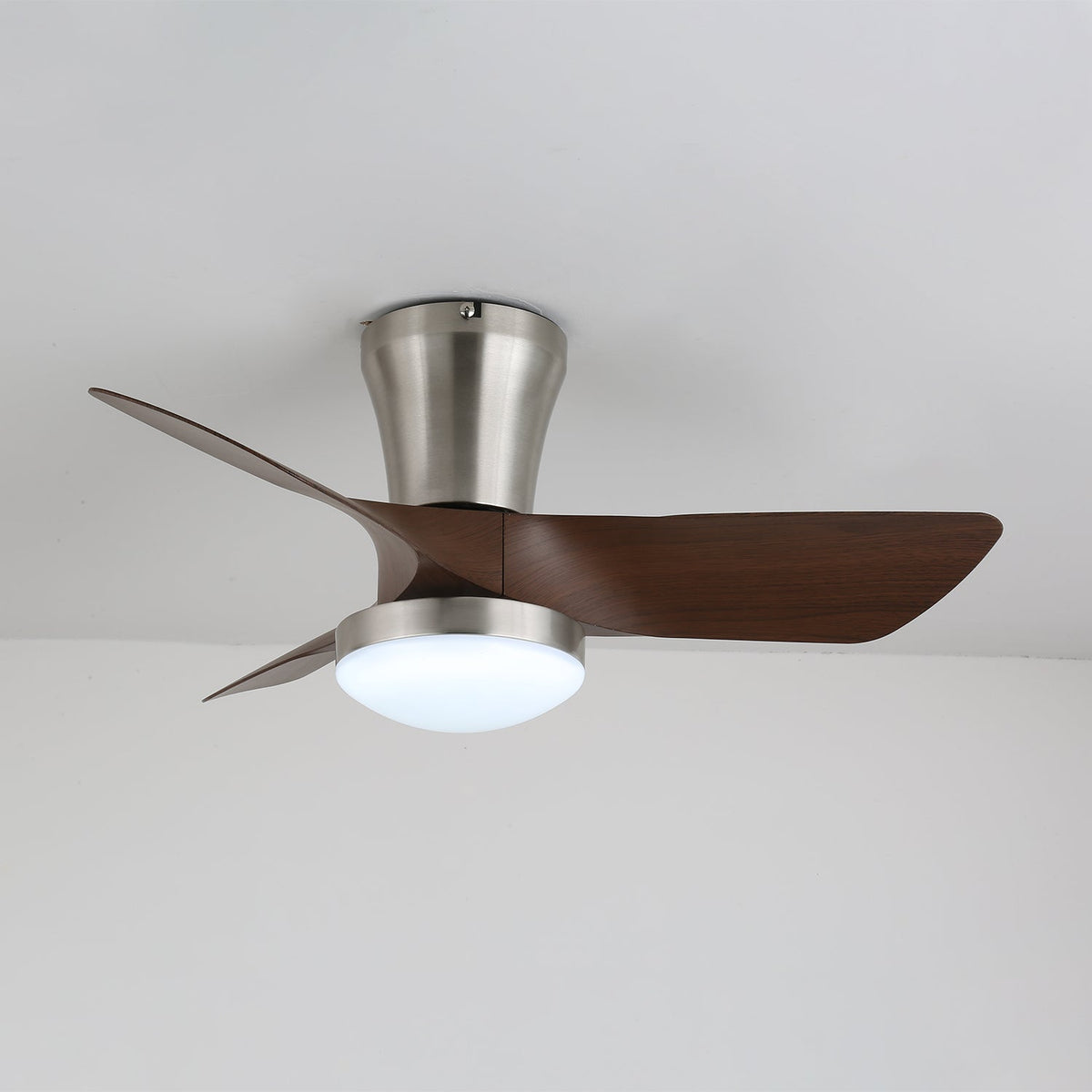 Trivon Deckenventilator mit Beleuchtung aus Holz