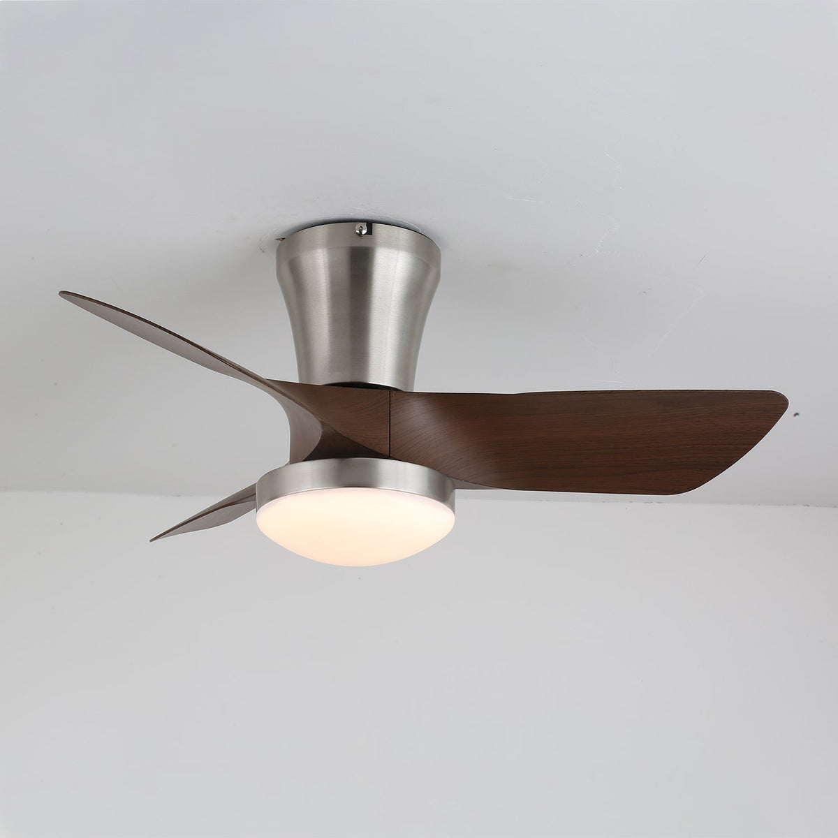 Trivon Deckenventilator mit Beleuchtung aus Holz