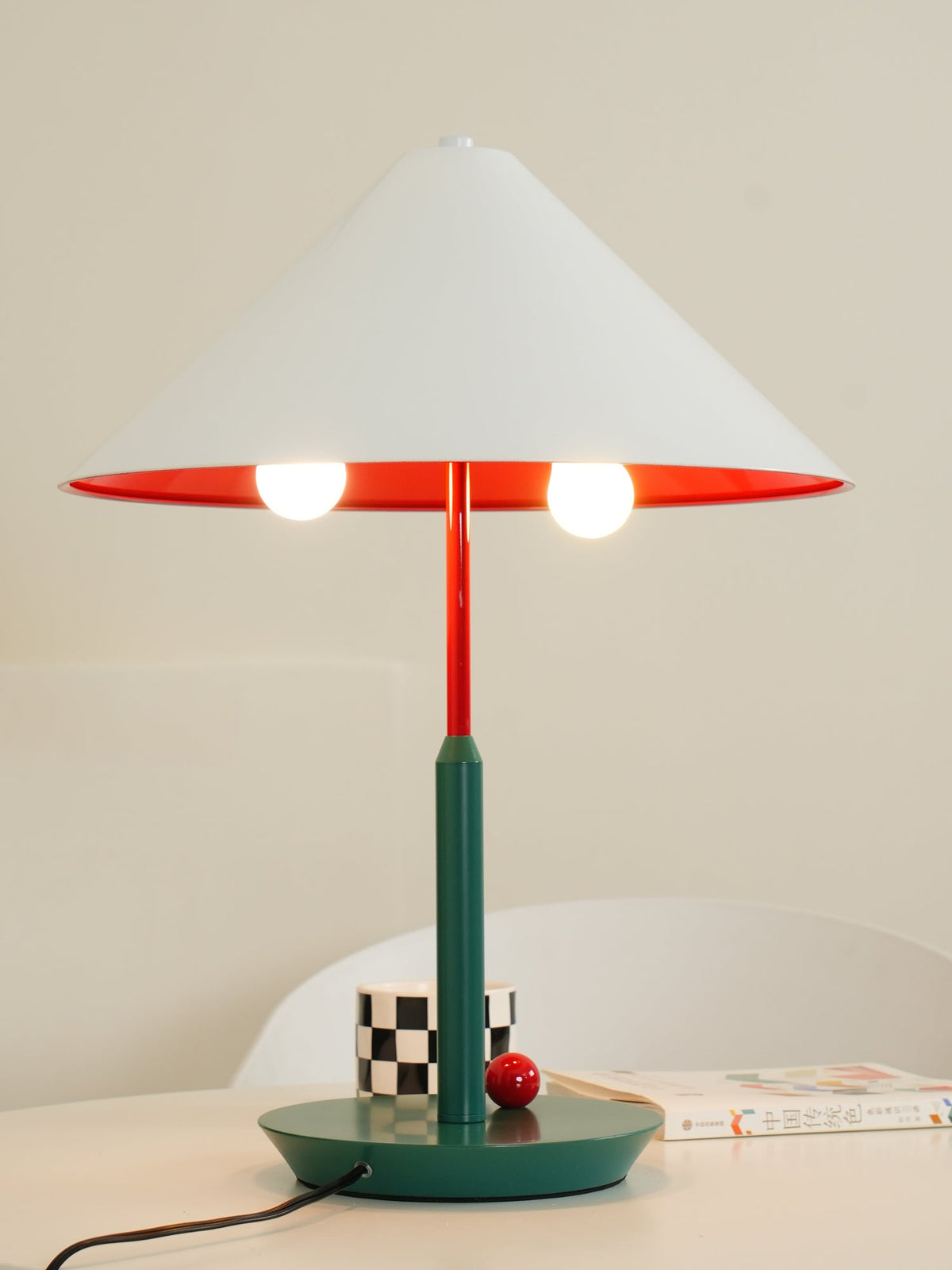 Liorinina moderne Tischleuchte