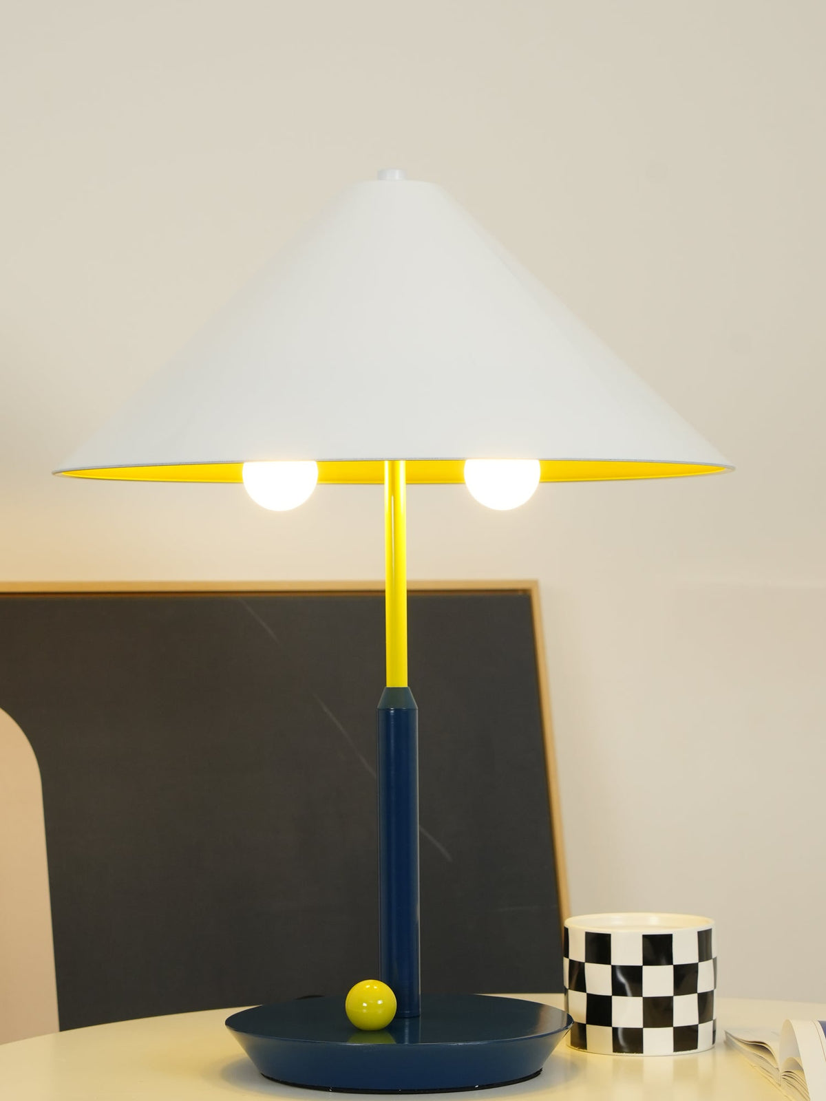 Liorinina moderne Tischleuchte