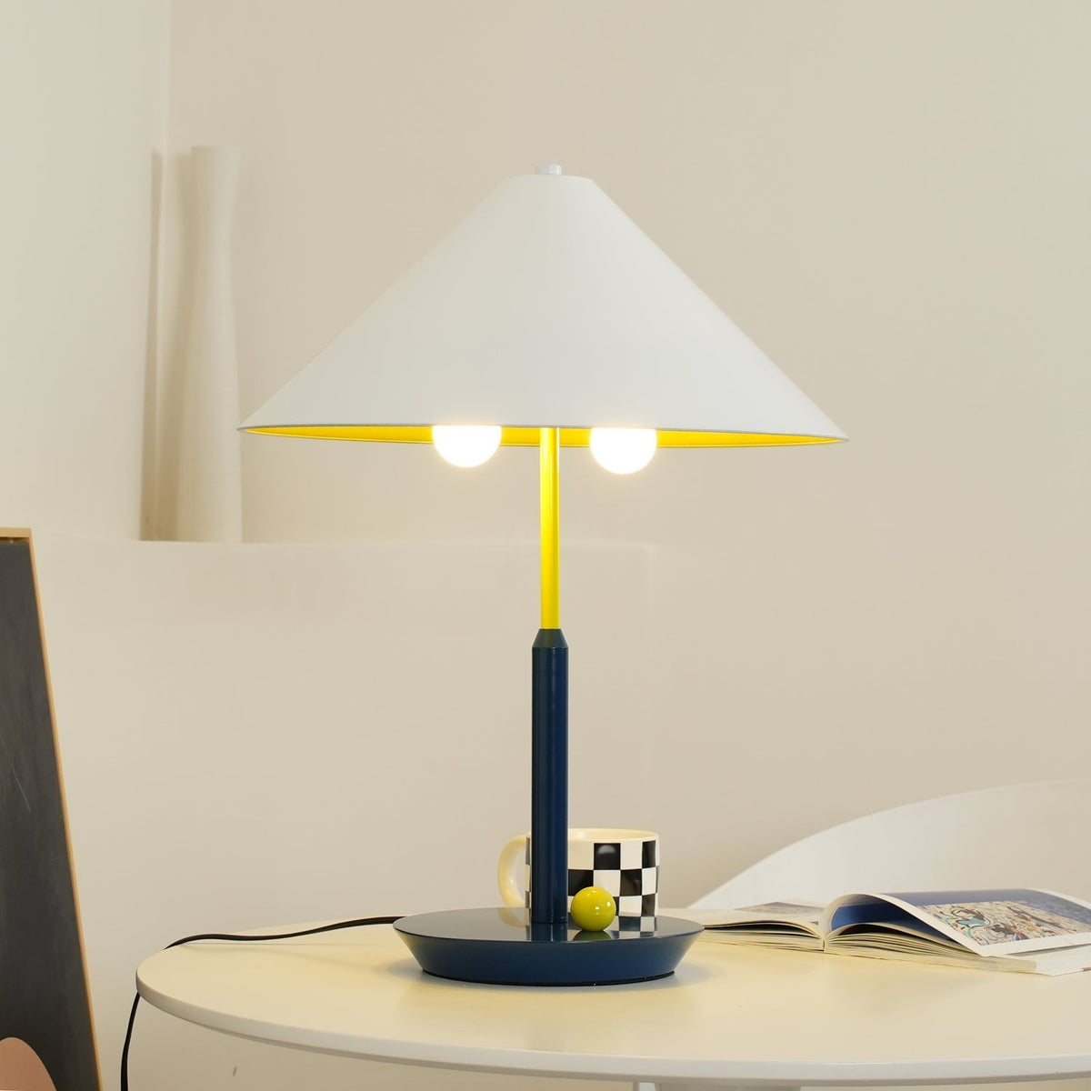 Liorinina moderne Tischleuchte
