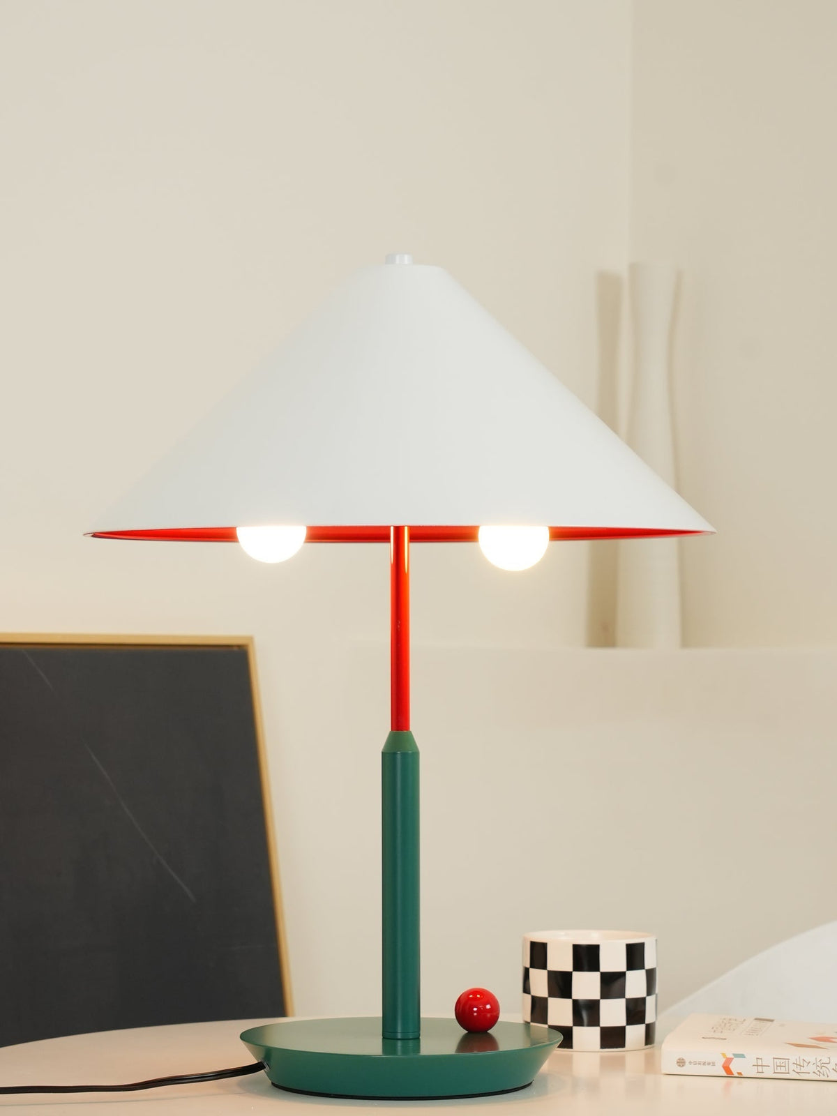 Liorinina moderne Tischleuchte