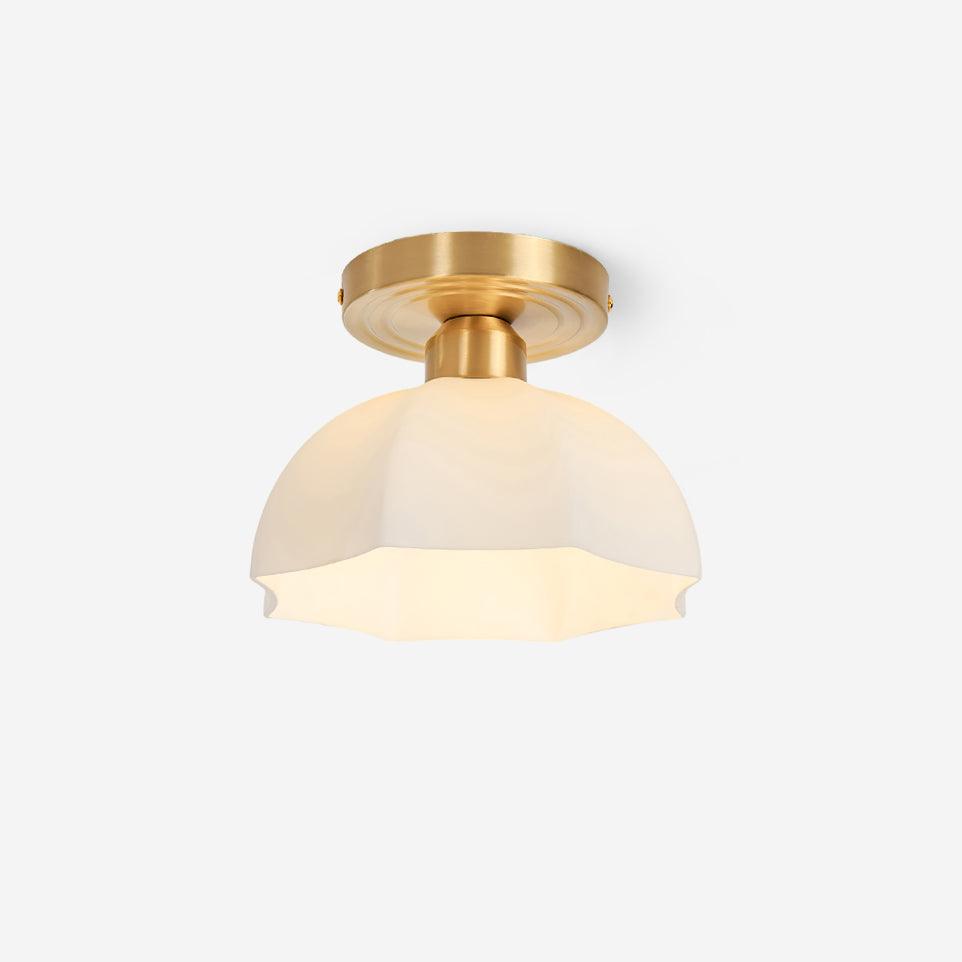 Veya flache Deckenleuchte aus Messing mit Milchglas