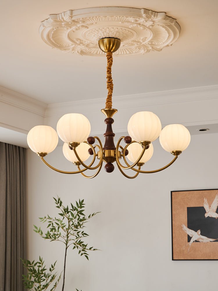 Omirara Kronleuchter im Vintage-Stil aus Holz mit traditionellem Eleganzcharakter