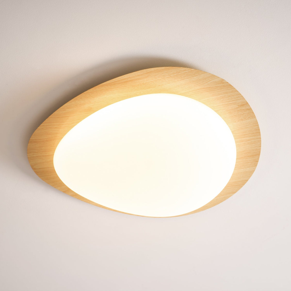 Sylenia Deckenleuchte Pebble Walnuss Holzmasse Acryl LED