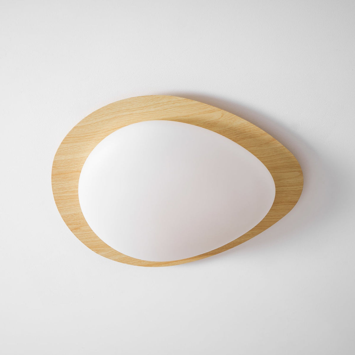 Sylenia Deckenleuchte Pebble Walnuss Holzmasse Acryl LED