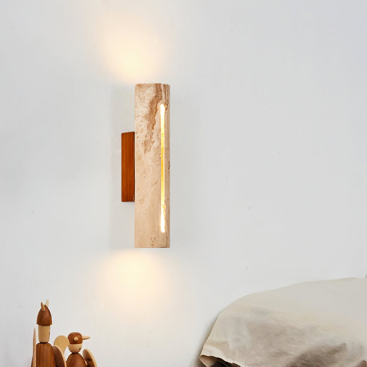Nissa Travertine-Wandleuchte
