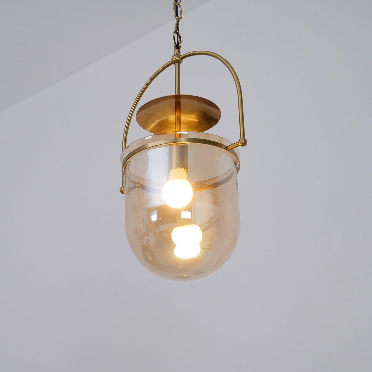 Velanaya Pendelleuchte aus Glas und Messing im Vintage-Stil fürs Wohnzimmer