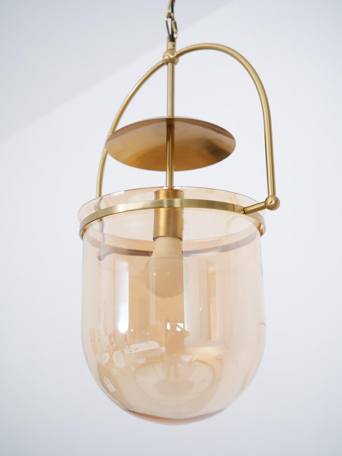 Velanaya Pendelleuchte aus Glas und Messing im Vintage-Stil fürs Wohnzimmer