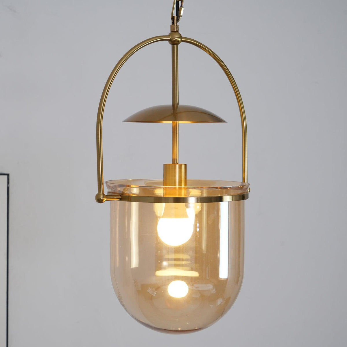 Velanaya Pendelleuchte aus Glas und Messing im Vintage-Stil fürs Wohnzimmer