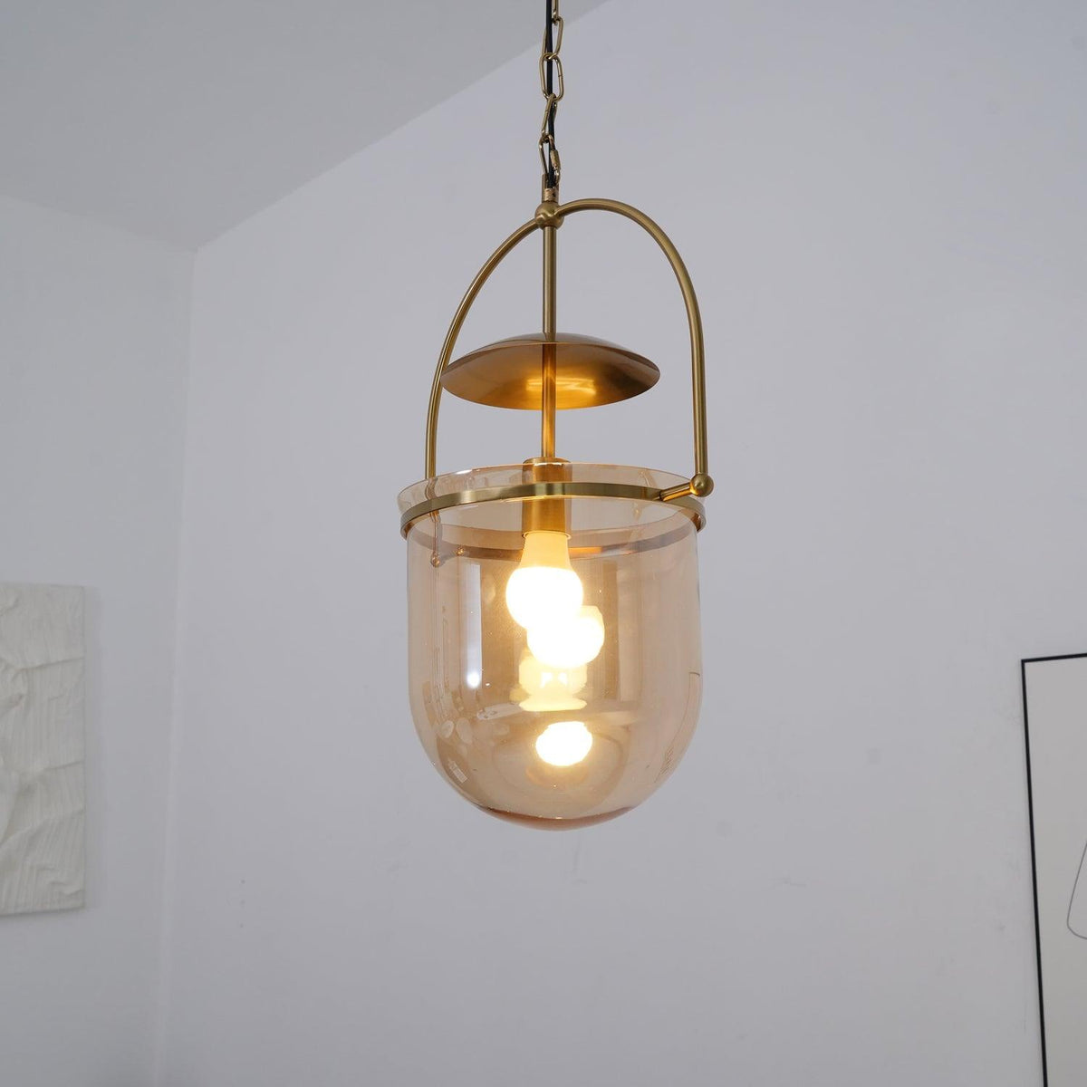 Velanaya Pendelleuchte aus Glas und Messing im Vintage-Stil fürs Wohnzimmer